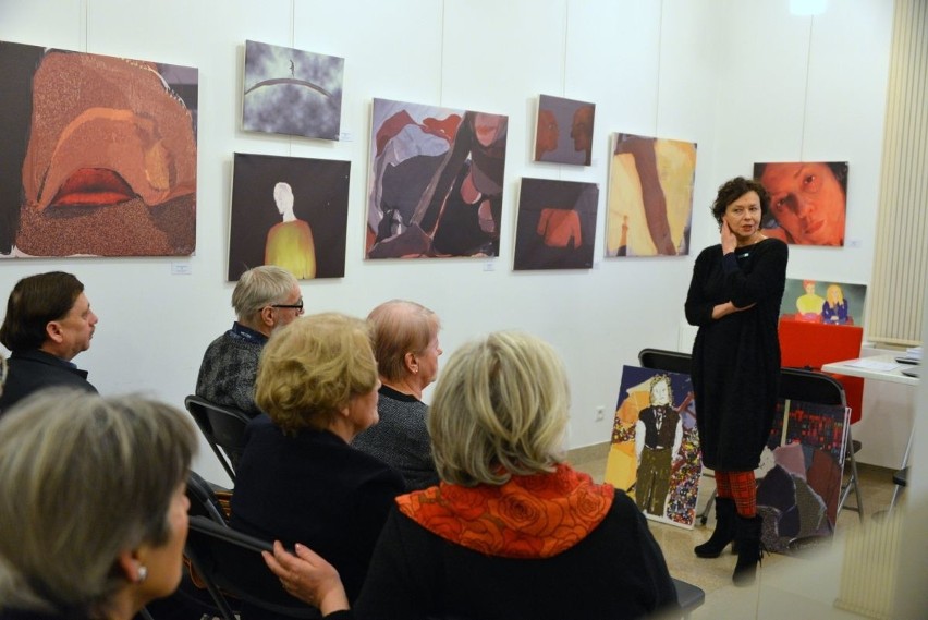Rysunki i obrazy Joanny Szczepkowskiej na wystawie w Kielcach
