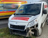 Zderzenie dwóch aut w Toruniu. Kobieta w ciąży trafiła do szpitala [zdjęcia]