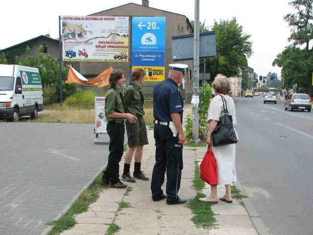 Harcerze i policjanci co chwilę łapali niesfornych pieszych