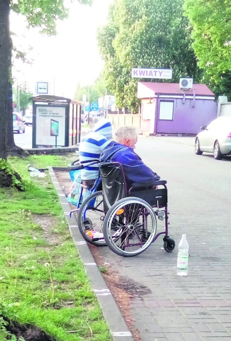 Inwalida na wózku terroryzuje przechodniów na ul. Rzgowskiej! [zdjęcia]