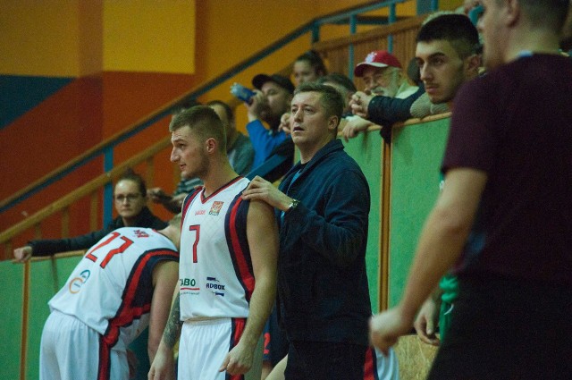 Trener Marcin Łakis (z prawej) i czołowy zawodnik otmuchowskiej drużyny Patryk Garwol.