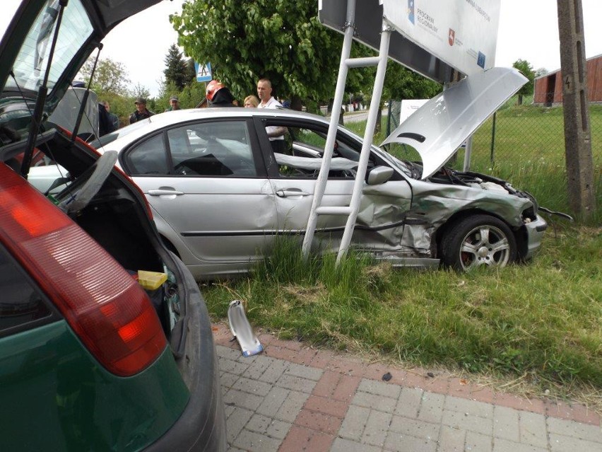 Lisów: BMW uderzyło w fiata. Trzy osoby w szpitalu (ZDJĘCIA)