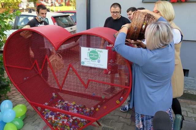 Rybnik: Metalowe serca na plastikowe nakrętki na ulicach miasta