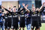 "Gramy u siebie", skandowali kibice ŁKS Łódź na meczu ze Skrą Częstochowa na stadionie w Bełchatowie. Zobaczcie skrót meczu