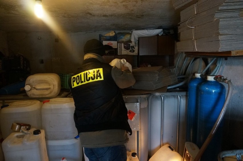 Bielsko-Biała: Policjanci zlikwidowali nielegalną rozlewnię...