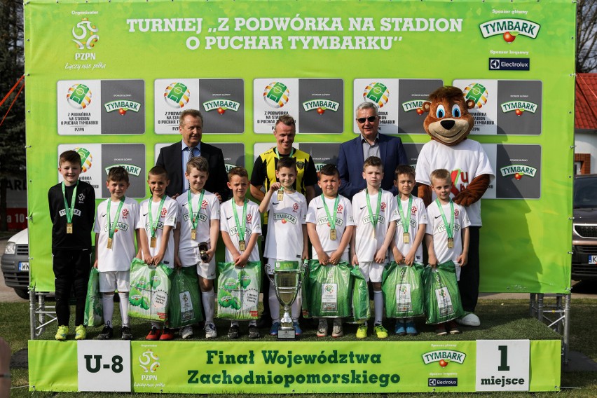 Zwycięzcy turnieju "Z Podwórka na Stadion" o Puchar...