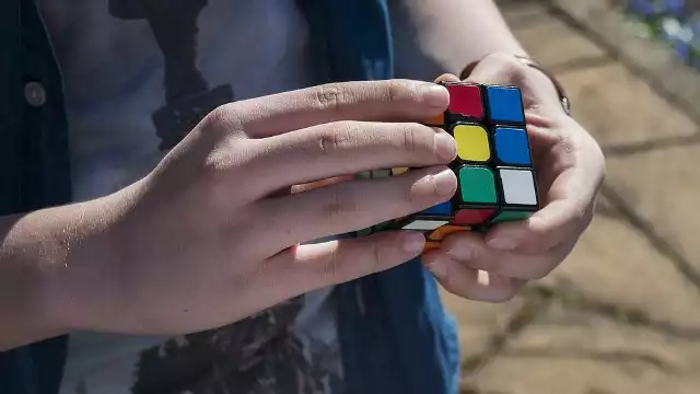 Jak ułożyć kostkę Rubika 3x3x3? [algorytmy, kostka Rubika krok po kroku -  4.03] | Express Bydgoski