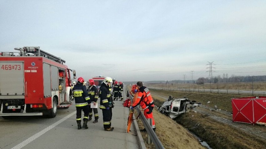 Wypadek busa na A1 w Tuszynie pod Łodzią powoduje duże...