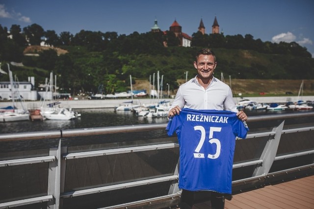 Kluby Ekstraklasy póki co nie wykazują zbyt wielkiej aktywności transferowej. Kilka transakcji (gotówkowych i bezgotówkowych) można uznać jednak za interesujące. Oto 10 najciekawszych do tej pory transferów w Ekstraklasie!