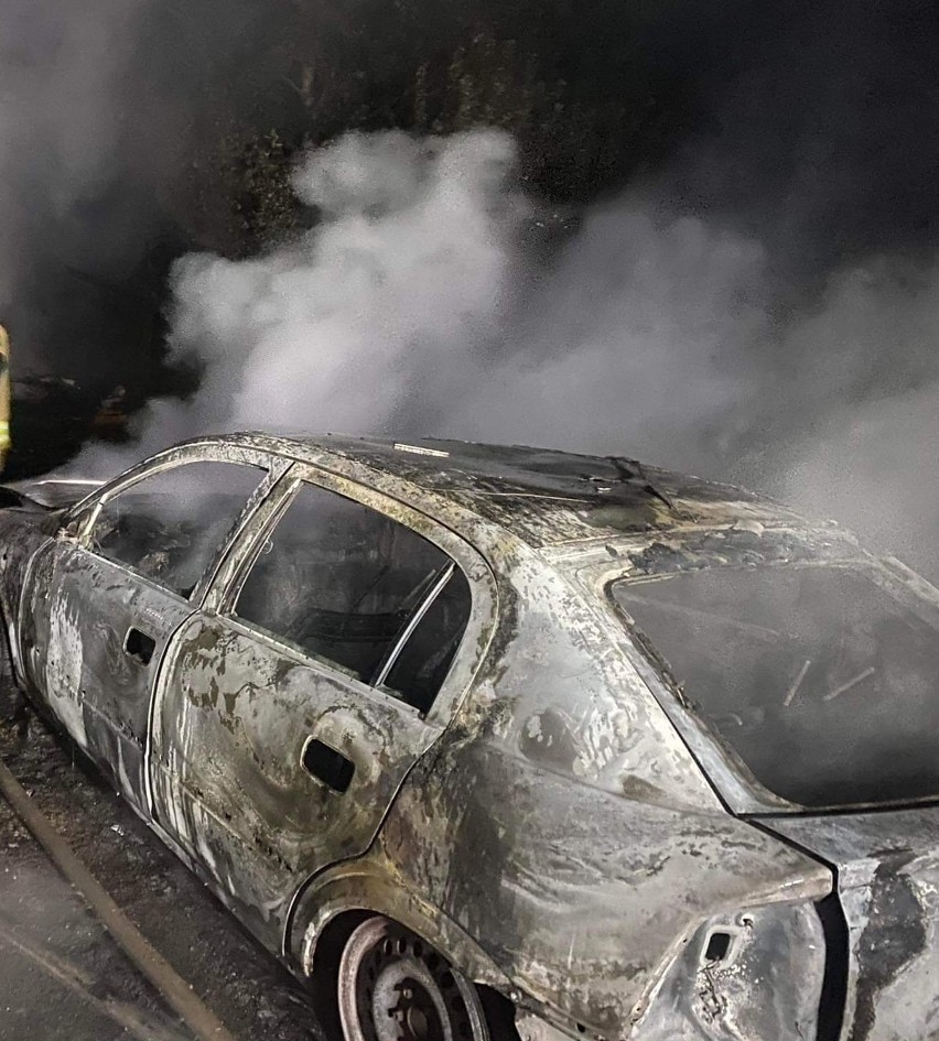 Wskutek pożaru w Lembargu spaleniu uległ budynek, samochód...