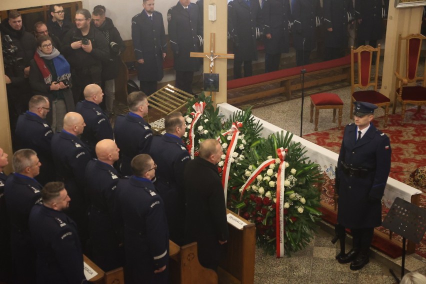 Pogrzeb Daniela Łuczyńskiego, policjanta, który w 19 roku...