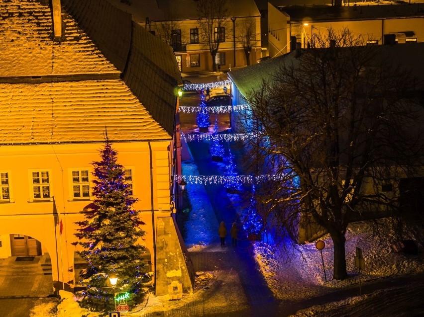 Świąteczny Opatów z lotu ptaka. Zobacz zdjęcia z drona [ZDJĘCIA]