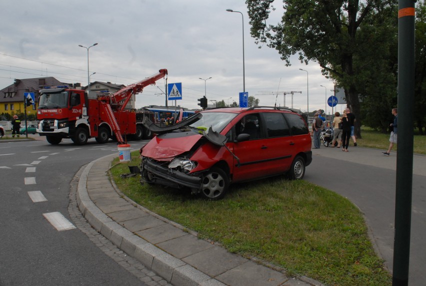 Kraków. Poważny wypadek na ul. Lipskiej [ZDJĘCIA]