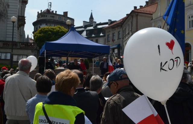 KOD Podbeskidzie zorganizował w Bielsku-Białej urodziny Konstytucji 3 Maja