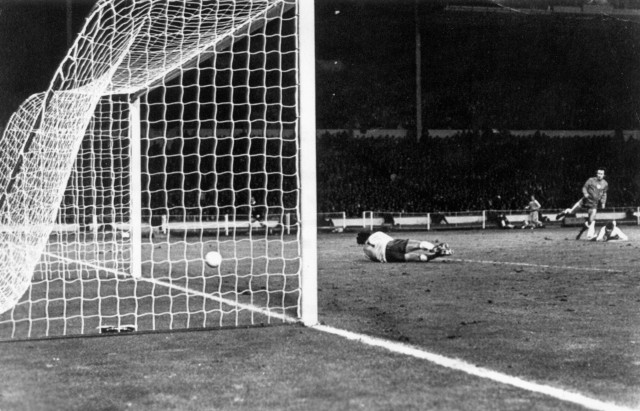 W 57. minucie meczu Anglia - Polska na Wembley Jan Domarski strzelił najważniejszą bramkę w historii polskiej piłki pokonując Petera Shiltona