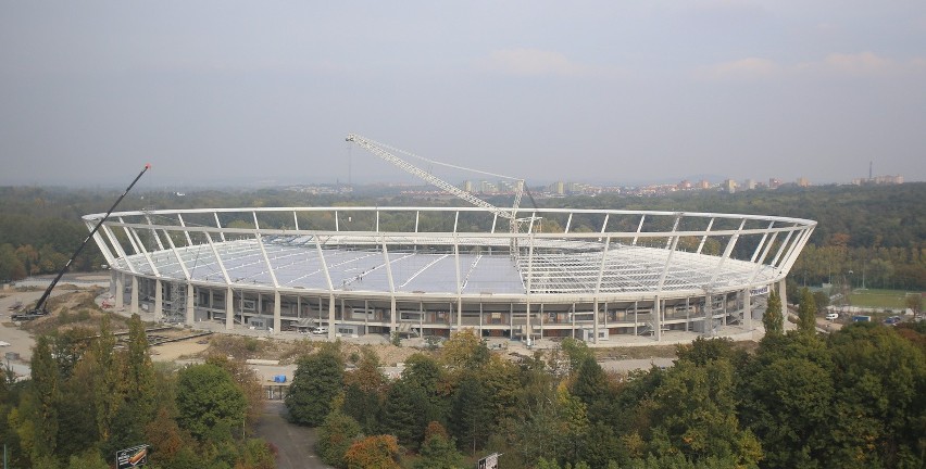 Przykryto już 7 z 40 części (tzw. pól) nowego stadionu