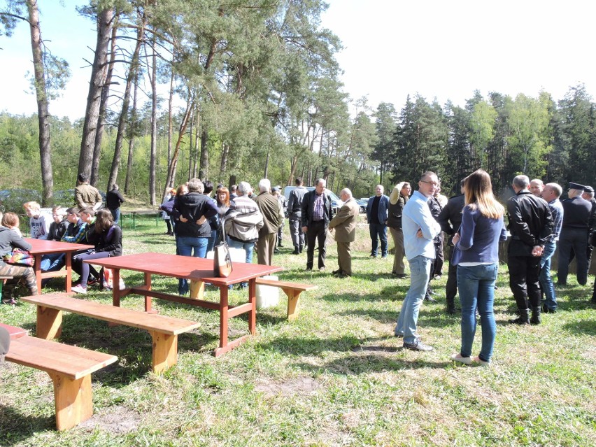 Sadzenie lasu dębowego w Przystani: przyjechało ok. 100 osób [ZDJĘCIA, WIDEO]