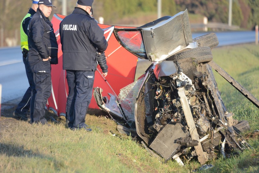 Do wypadku doszło na przejeździe kolejowym z sygnalizacją...