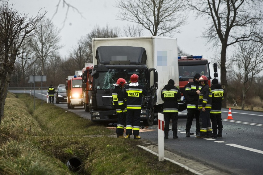 Wypadek na krajowej "6" w Malechowie. Zderzyły się trzy pojazdy [ZDJĘCIA]