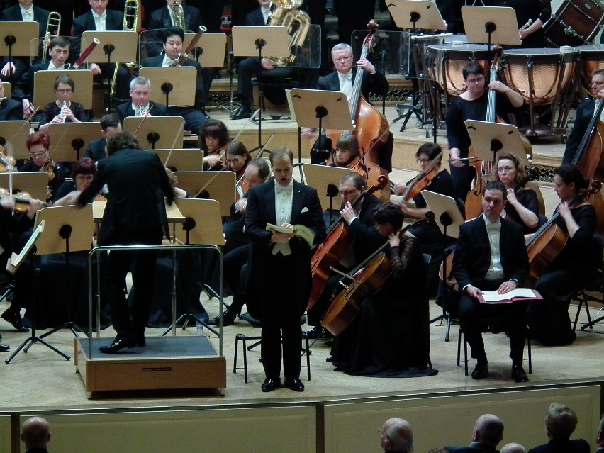 Orkiestra Filharmonii Poznańskiej, dyrygent Jeremie Rhore...