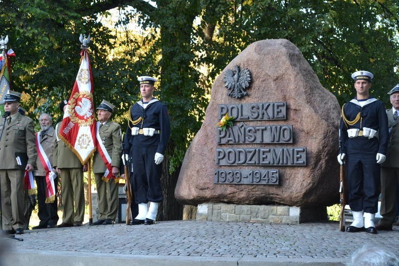 Wtorkowe obchody uroczystości  z okazji 77. rocznicy...