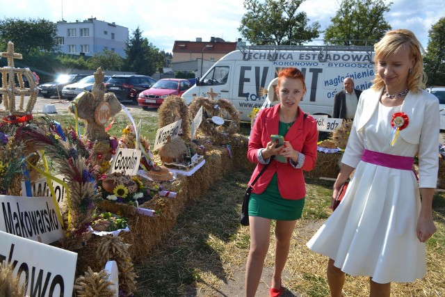 Dożynki powiatowe i gminne w Koronowie [zdjęcia]Sołectwa przygotowały wieńce. Było co oglądać