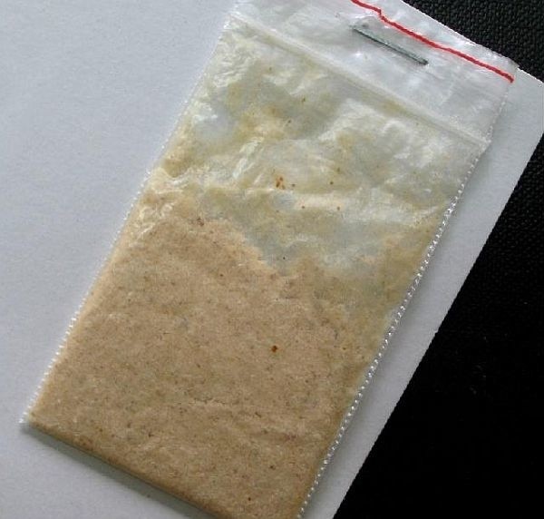 Pijany pasażer miał w dokumentach amfetaminę w foliowej torebce.