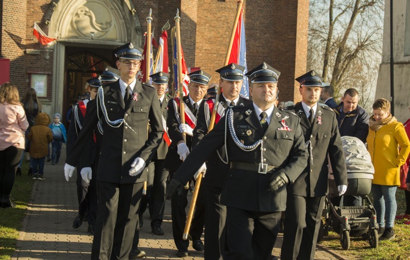 Stulecie Odzyskania Niepodległości w gminie Iwaniska. Świętowano z pieśniami i tańcami patriotycznymi 