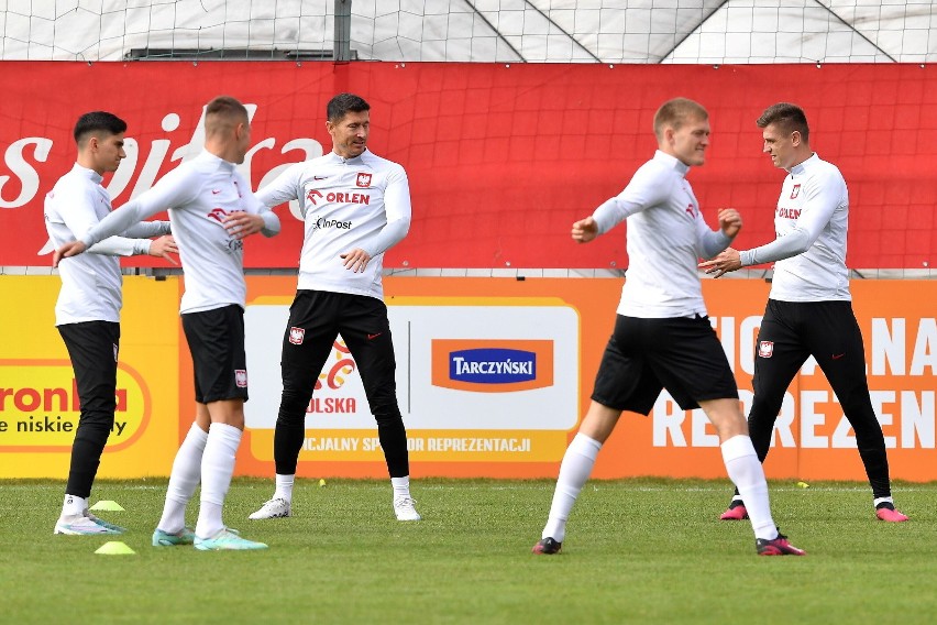 Reprezentacja Polski. Sebastian Szymański wrócił do treningów z drużyną. W środę nie dokończył zajęć z powodu urazu