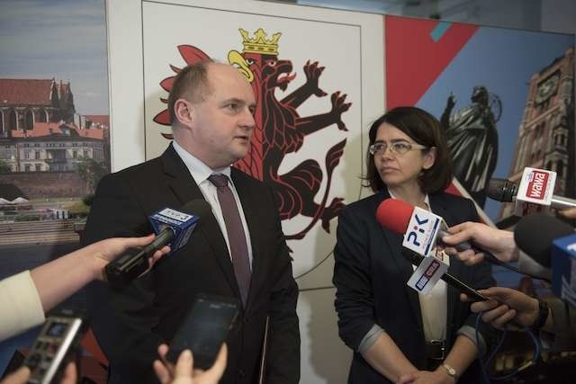 Minister Anna Streżyńska podczas konferencji prasowej z marszałkiem Piotrem Całbeckim chwaliła projekty informatyczne z naszego regionu