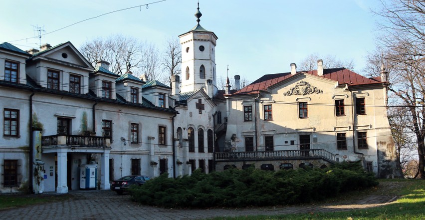 Nawojowa. W pałacu będzie teraz hotel