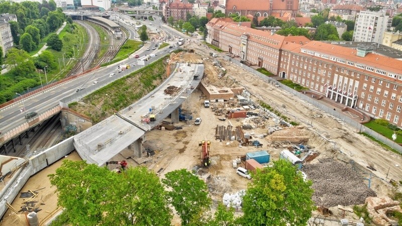 Prace prowadzone są w ramach budowy Wiaduktu Biskupia Górka....