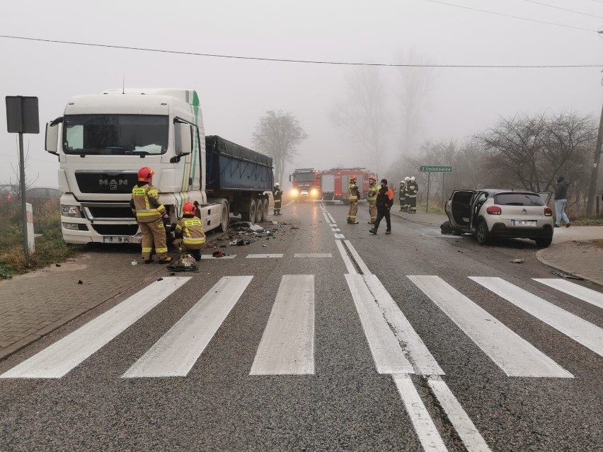Groźny wypadek w Umianowicach. Droga Kielce – Pińczów była zablokowana