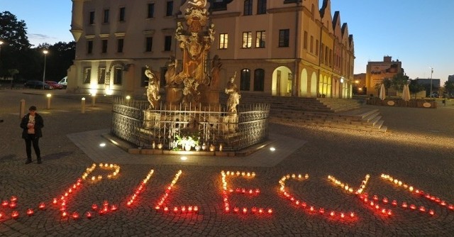 Inicjatywa układania zniczy w rocznicę śmierci Witolda Pileckiego na Opolszczyźnie trwa od kilku lat. Głubczyce 2022