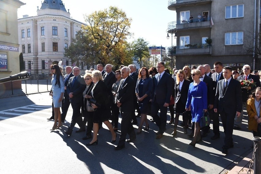 Nowy Sącz. Tłumy sądeczan na powtórnym pochówku gen. Bronisława Pierackiego