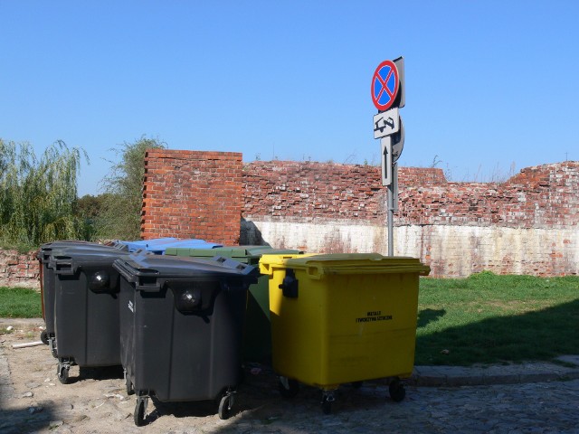 Więcej za śmieci w Sandomierzu. Radni uchwalili nowe stawki. Będzie obowiązywał mieszany system naliczania opłat.