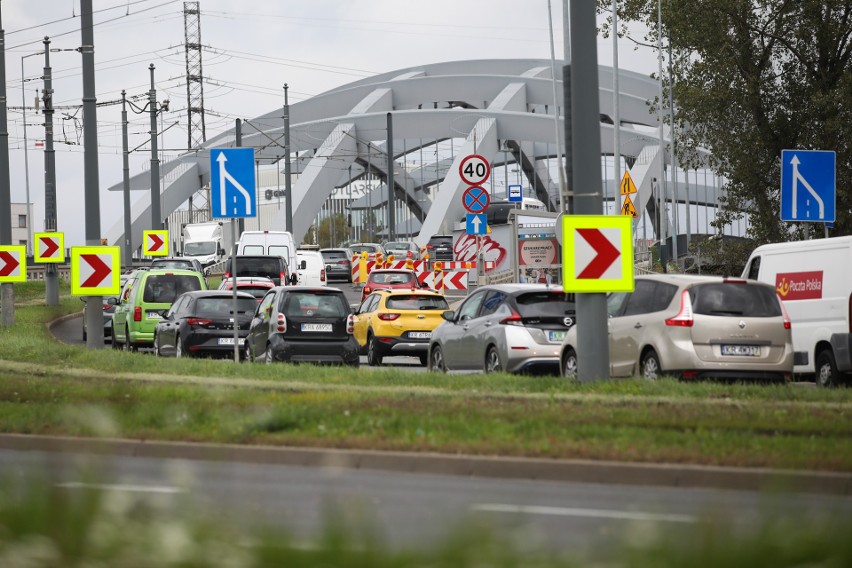 Kraków. Koszmar kierowców na moście Kotlarskim potrwa dłużej