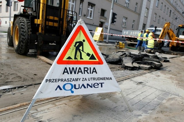 Z powodu awarii wodociągowej na skrzyżowaniu ulic Krauthofera i Dmowskiego 7 grudnia wprowadzono zmiany w komunikacji autobusowej.