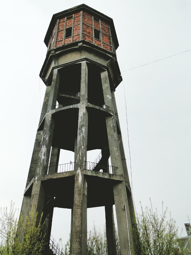 Wieża ciśnień jest najbardziej charakterystycznym obiektem w Łomży, widocznym prawie z każdego miejsca