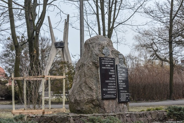 25 listopada 2013 odsłonięto  tablica upamiętniająca bydgoskiego bohatera Armii Krajowej  ppor. Leszka Białego.
