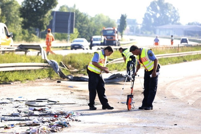 Wypadek pod Dreznem na A4. Zmarła 11 ofiara wypadku polskiego autokaru i busa [ZDJĘCIA]