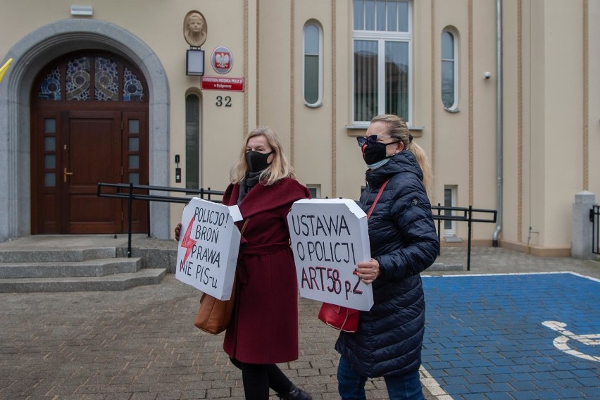 Pikietujący powoływali się na Ustawę o policji, która w art....