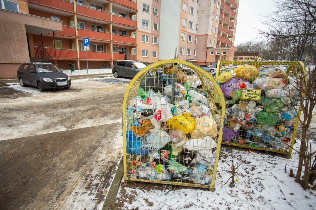 Słupszczanie chętniej segregują odpady. Wciąż zdarzają się jednak miejsca w mieście, w których zasady segregowania odpadów nie są przestrzegane.