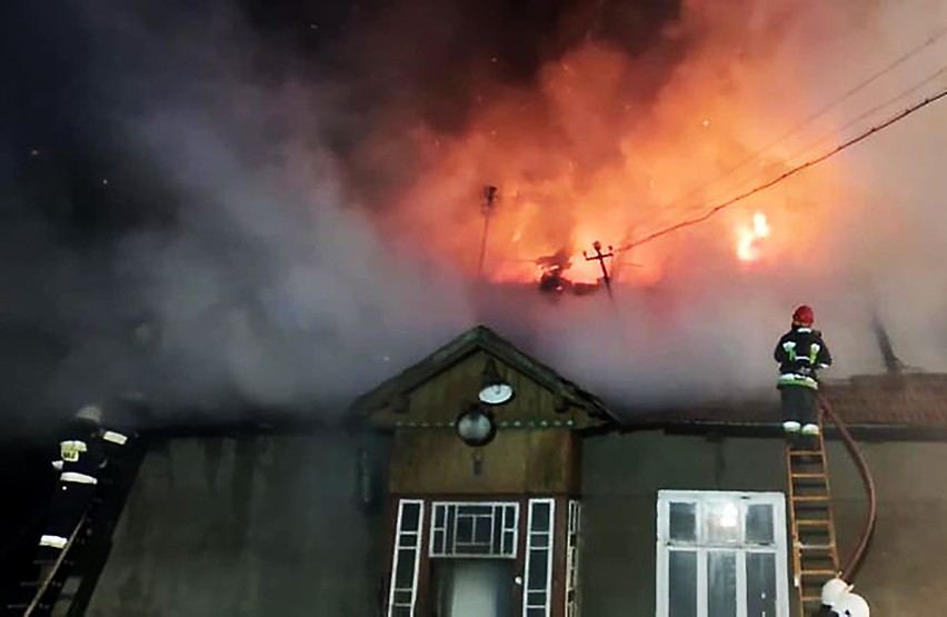 Pożar w Skrzętli-Rojówce. 71 strażaków w 18-godzinnej akcji gaśniczej