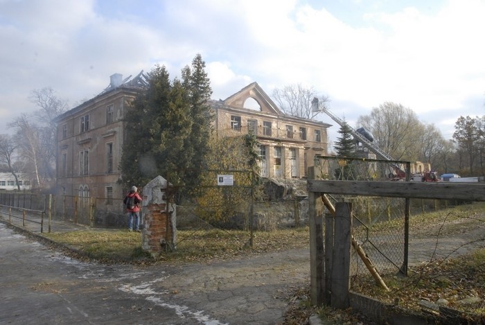 Pozar wybuchl po godz. 1 . Na miejsce szybko wezwano 6...