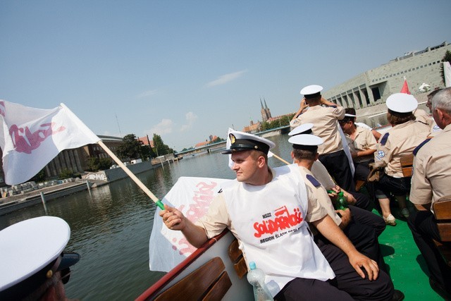 Protest na Odrze: Pracownicy RZGW chcą 800 zł podwyżki (ZDJĘCIA)