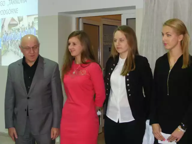 Grzegorz Wasielewski oraz Dominika Borkowska oraz Julita Jagodzińska i Jagoda Garczarek w czasie uroczystego podsumowania sezonu 2014, jakie odbyło się w Tarnowie Podgórnym