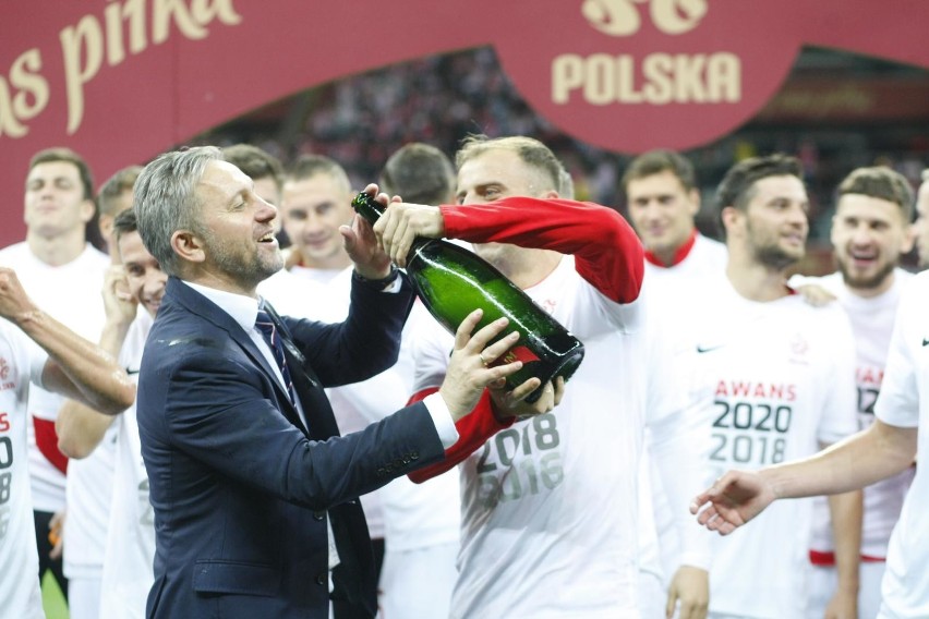 Polacy fetowali awans na EURO 2020. Lał się szampan. Zobaczcie galerię zdjęć z radości reprezentantów