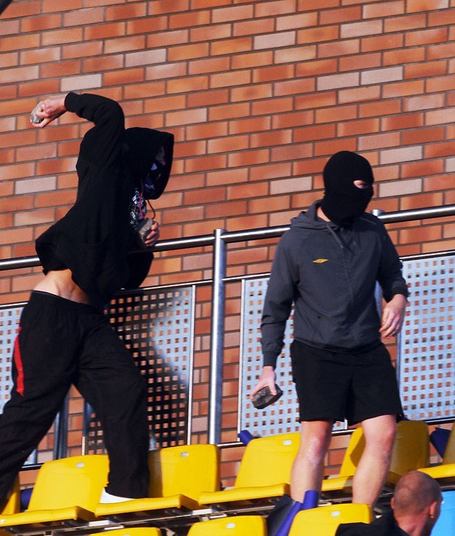 Fotoreportaż z meczu i zadymy na stadionie