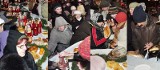 Wigilia w Radomiu: z wielkiego stołu błyskawicznie zniknęły tony jedzenia (zdjęcia)